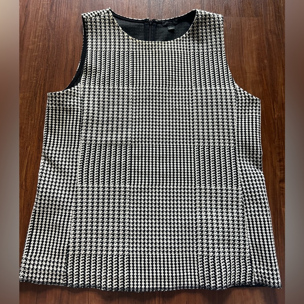 Ann Taylor Black and White Houndstooth Sleeveless Top